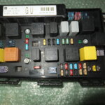 MODULO DE FUSIBLES BSM DEL MOTOR 13206748 (GU) - HELLA 5DK008668-48 OPEL ASTRA H (2004-2009)