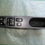 BOTONERA ELEVALUNAS DE PUERTA DEL CONDUCTOR 621W05430 SSANGYONG RODIUS (2005-2012)