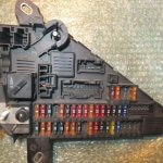 CAJA DE FUSIBLES DE DISTRIBUCION ELECTRICA TRASERA 61.14-9138830-01 BMW SERIE 5 (E60-E61) (2003-2010)