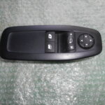 BOTONERA ELEVALUNAS DE PUERTA DEL CONDUCTOR 96751127ZD PEUGEOT 208 (2012-2019)