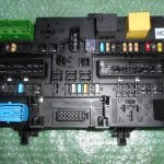 MODULO DE FUSIBLES BSM DEL MALETERO 13220831 (HQ) - OPEL ASTRA H - OPEL ZAFIRA B (2004-2009)