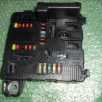 MODULO DE FUSIBLES BSM DEL MOTOR 8200262385A - SIEMENS S118399300E RENAULT MEGANE II - RENAULT SCÉNIC II (2003-2005)