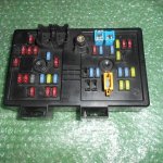 MODULO DE FUSIBLES BSM DEL MOTOR 96821082 CHEVROLET CAPTIVA - OPEL ANTARA (2006-2012)