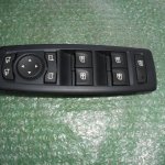 BOTONERA ELEVALUNAS DE PUERTA CONDUCTOR 809610006R RENAULT LAGUNA III - RENAULT MEGANE III - RENAULT FLUENCE 5 PUERTAS (2008-2016)