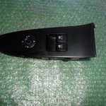 BOTONERA ELEVALUNAS DE PUERTA DEL CONDUCTOR 93570-1H021 KIA CEED 3 PUERTAS (2006-2012)