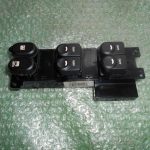 BOTONERA ELEVALUNAS DE PUERTA DEL CONDUCTOR 93570-2L000 HYUNDAI i30 (2007-2011)