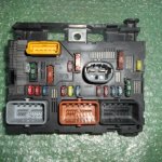 MODULO DE FUSIBLES BSM DEL MOTOR 9664055680 CITROEN C4 GRAND PICASSO - PEUGEOT (2008-2016)