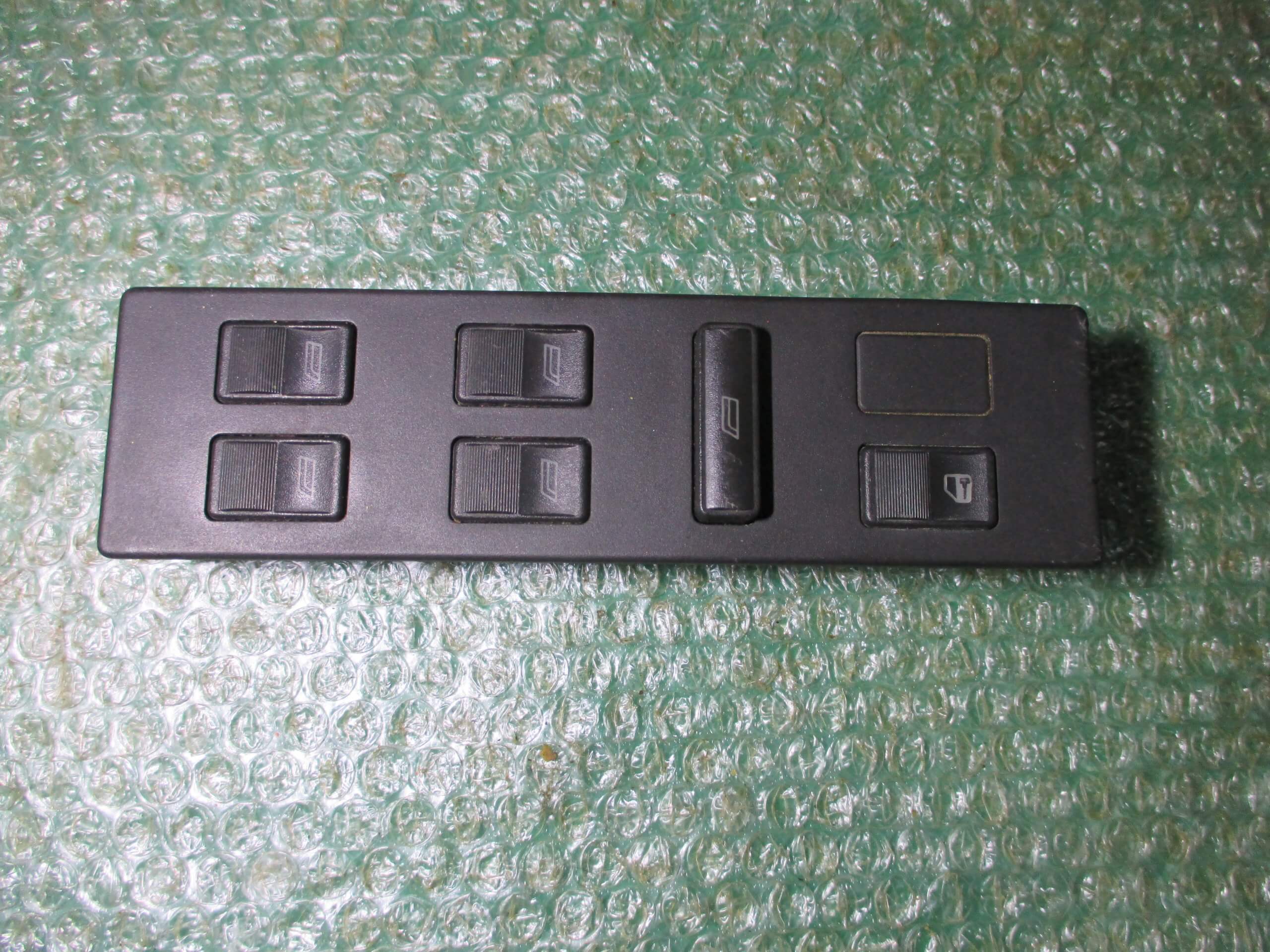 BOTONERA ELEVALUNAS DE CONSOLA CENTRAL 96300690 ALFA ROMEO 164 (1992-1998)