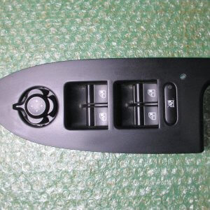 BOTONERA ELEVALUNAS DE PUERTA DEL CONDUCTOR 156106393 ALFA ROMEO GIULIETTA (2008-2014)
