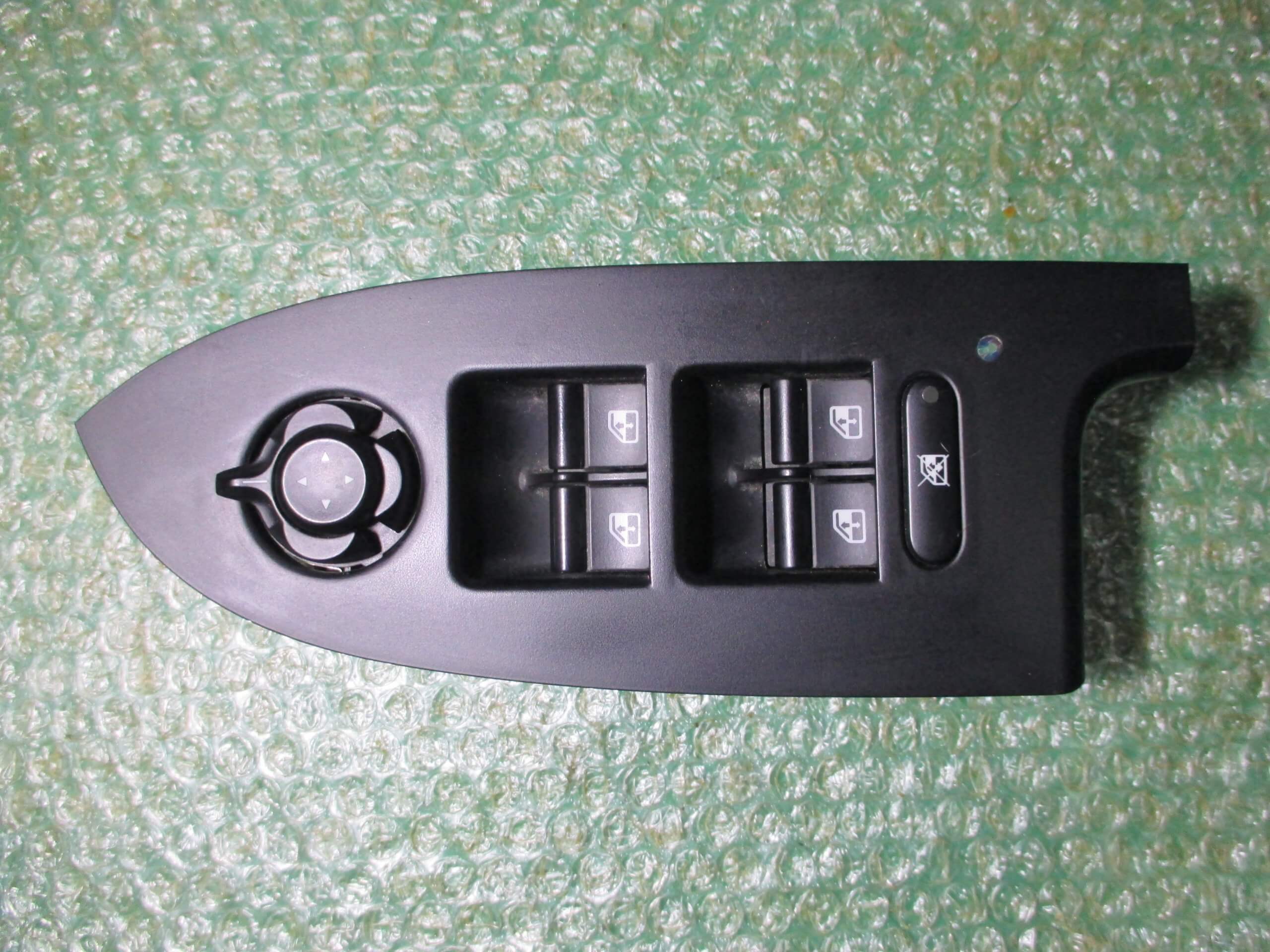 BOTONERA ELEVALUNAS DE PUERTA DEL CONDUCTOR 156106393 ALFA ROMEO GIULIETTA (2008-2014)