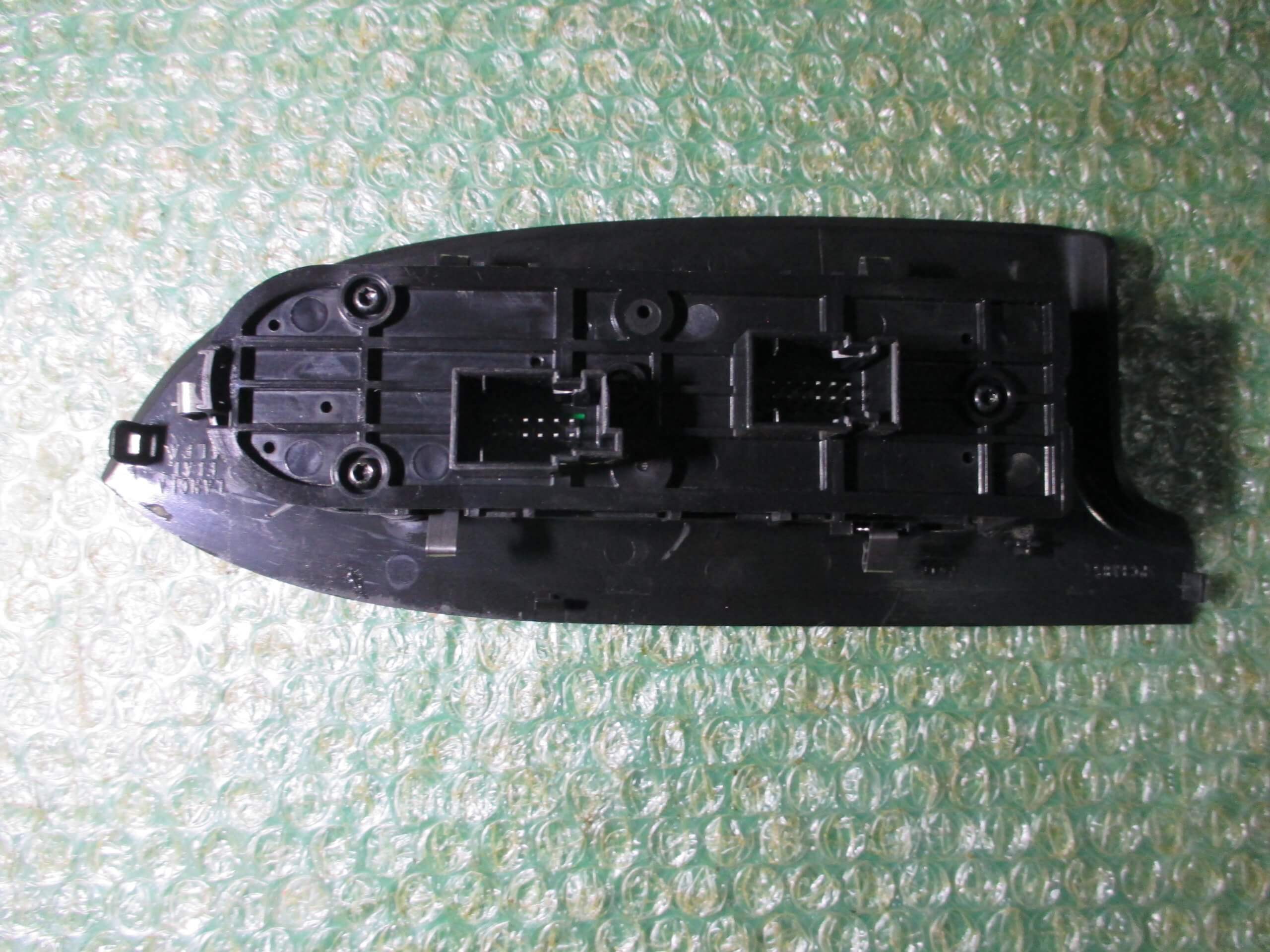 BOTONERA ELEVALUNAS DE PUERTA DEL CONDUCTOR 156106393 ALFA ROMEO GIULIETTA (2008-2014) - Imagen 2