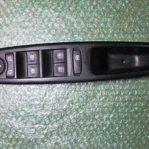BOTONERA ELEVALUNAS DE PUERTA DEL CONDUCTOR 809610016R RENAULT SCÉNIC III - RENAULT MEGANE III (2009-2016)