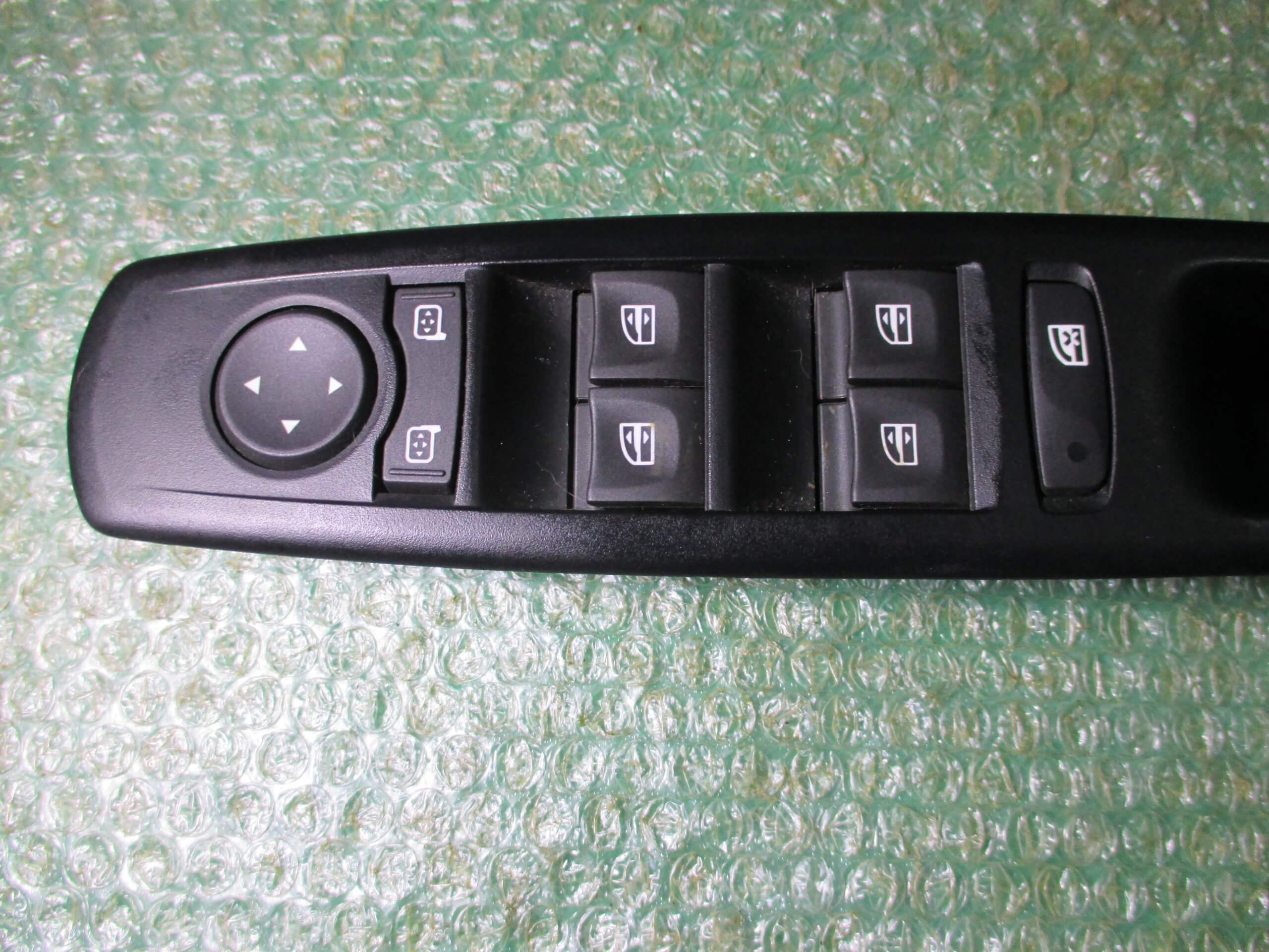 BOTONERA ELEVALUNAS DE PUERTA DEL CONDUCTOR 809610016R RENAULT SCÉNIC III - RENAULT MEGANE III (2009-2016) - Imagen 2
