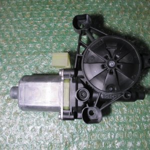 MOTOR ELEVALUNAS DELANTERO DERECHO 5Q0959802B SEAT - VOLKSWAGEN - SKODA (2013-2018)