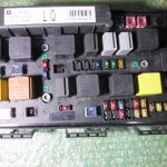 MODULO DE FUSIBLES BSM DEL MOTOR 13268306 (LQ) OPEL ASTRA H - OPEL ZAFIRA B (2004-2009)