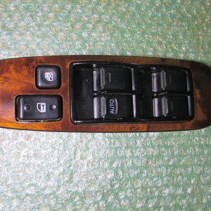 BOTONERA ELEVALUNAS DE PUERTA DEL CONDUCTOR 74233-50030 LEXUS GS400 (1998-2005)