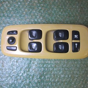 BOTONERA ELEVALUNAS DE PUERTA DEL CONDUCTOR 30658146 VOLVO S60 II - VOLVO S80 II - VOLVO V70 - VOLVO XC90 (1998-2012)