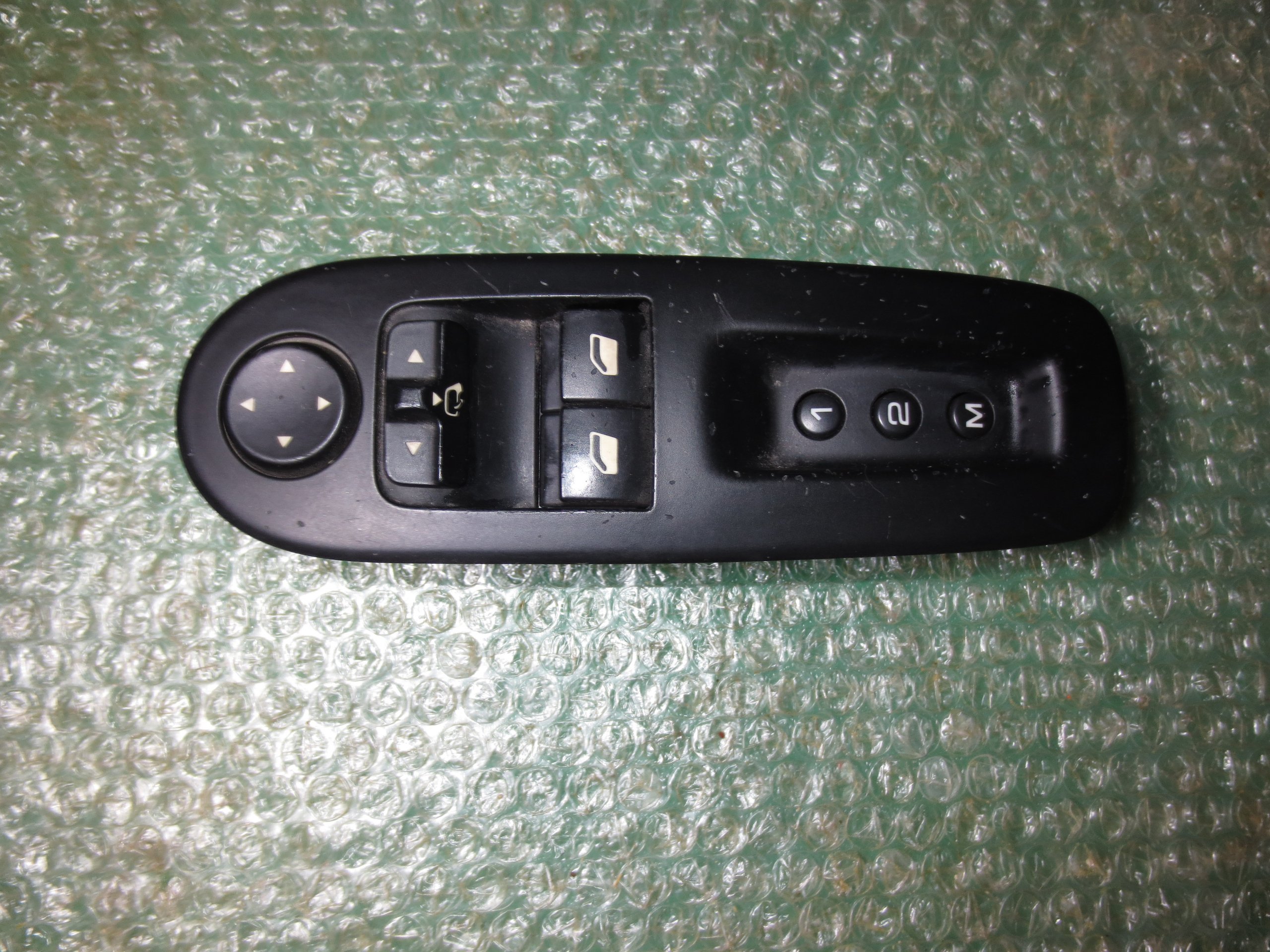 BOTONERA ELEVALUNAS DE PUERTA DEL CONDUCTOR 96588276XT PEUGEOT 407 COUPE (2006-2010)