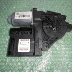MOTOR ELEVALUNAS DE PUERTA DELANTERA DERECHA 1T0959702R - UNIDAD ELECTRONICA 5K0959792 VOLKSWAGEN TIGUAN - VW TOURAN II - VW CADDY III - VW GOLF VI - SKODA (2010-2015)