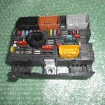 MODULO DE FUSIBLES BSM DEL MOTOR 9664706380 PEUGEOT 308 - PEUGEOT 807 - CITROEN C4 - CITROEN C8 (2007-2015)