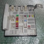 MODULO DE FUSIBLES BSM DEL MOTOR 8201044235A RENAULT KANGO II (2007-2020)