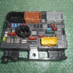 MODULO DE FUSIBLES BSM DEL MOTOR 9675878480 CITROEN BERLINGO II - PEUGEOT 308 - PEUGEOT PARTNER II (2008-2018)