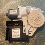 MOTOR ELEVALUNAS DE PUERTA DELANTERA IZQUIERDA (CONDUCTOR) 1K0959701M VOLKSWAGEN GOLF V (2004-2009)