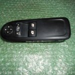 BOTONERA ELEVALUNAS DE PUERTA DEL CONDUCTOR 98012283XT CITROEN C3 (2010-2016)
