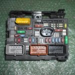 MODULO DE FUSIBLES BSM DEL MOTOR 9807028680 CITROEN JUMPY II - CITROEN BERLINGO II - PEUGEOT EXPERT II - PEUGEOT 3008 (2007-2016)