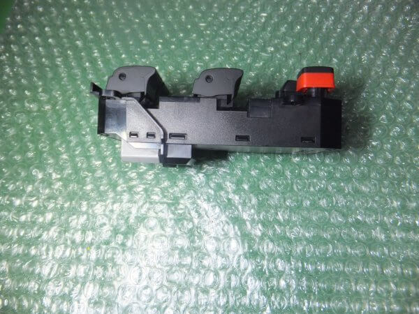 BOTONERA ELEVALUNAS DE PUERTA DEL CONDUCTOR 35750-SWA-G011-M2 HONDA CR-V (2007-2011) - Imagen 4