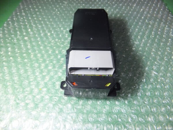 BOTONERA ELEVALUNAS DE PUERTA DEL CONDUCTOR 35750-SWA-G011-M2 HONDA CR-V (2007-2011) - Imagen 3