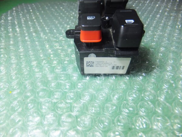 BOTONERA ELEVALUNAS DE PUERTA DEL CONDUCTOR 35750-SWA-G011-M2 HONDA CR-V (2007-2011) - Imagen 2