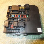MODULO DE FUSIBLES BSM DEL MOTOR 284B7-JX50A NISSAN NV200 (2014-2021)