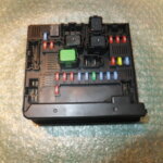 MODULO DE FUSIBLES BSM DEL MOTOR 284B7-BB03E NISSAN TILDA - NISSAN QASHQAI (J10) (2006-2012)