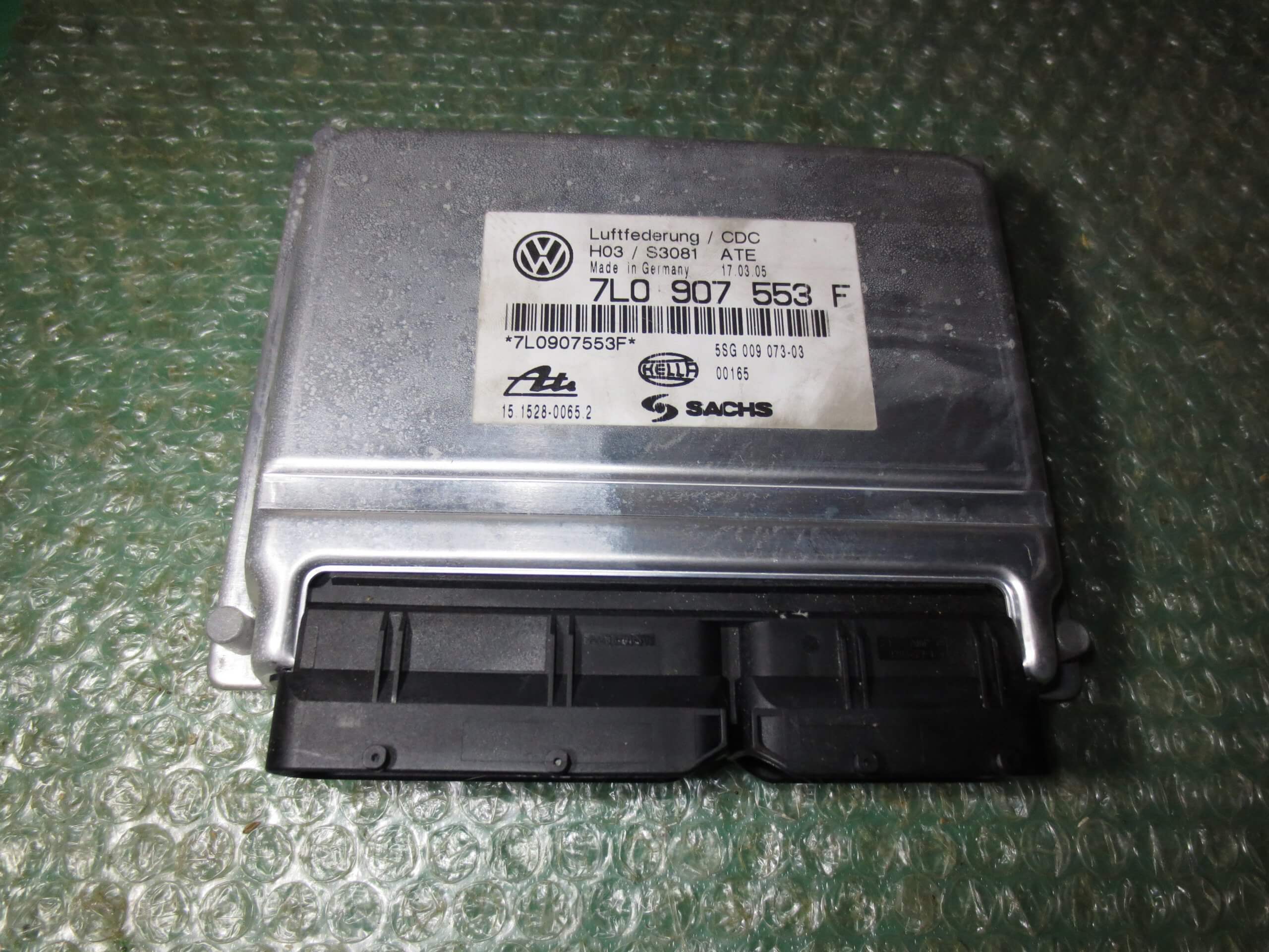 MODULO DE CONTROL DE SUSPENSION NEUMATICA 7L0907553F PORSCHE CAYENNE - VOLKSWAGEN TOUAREG (2002-2010)