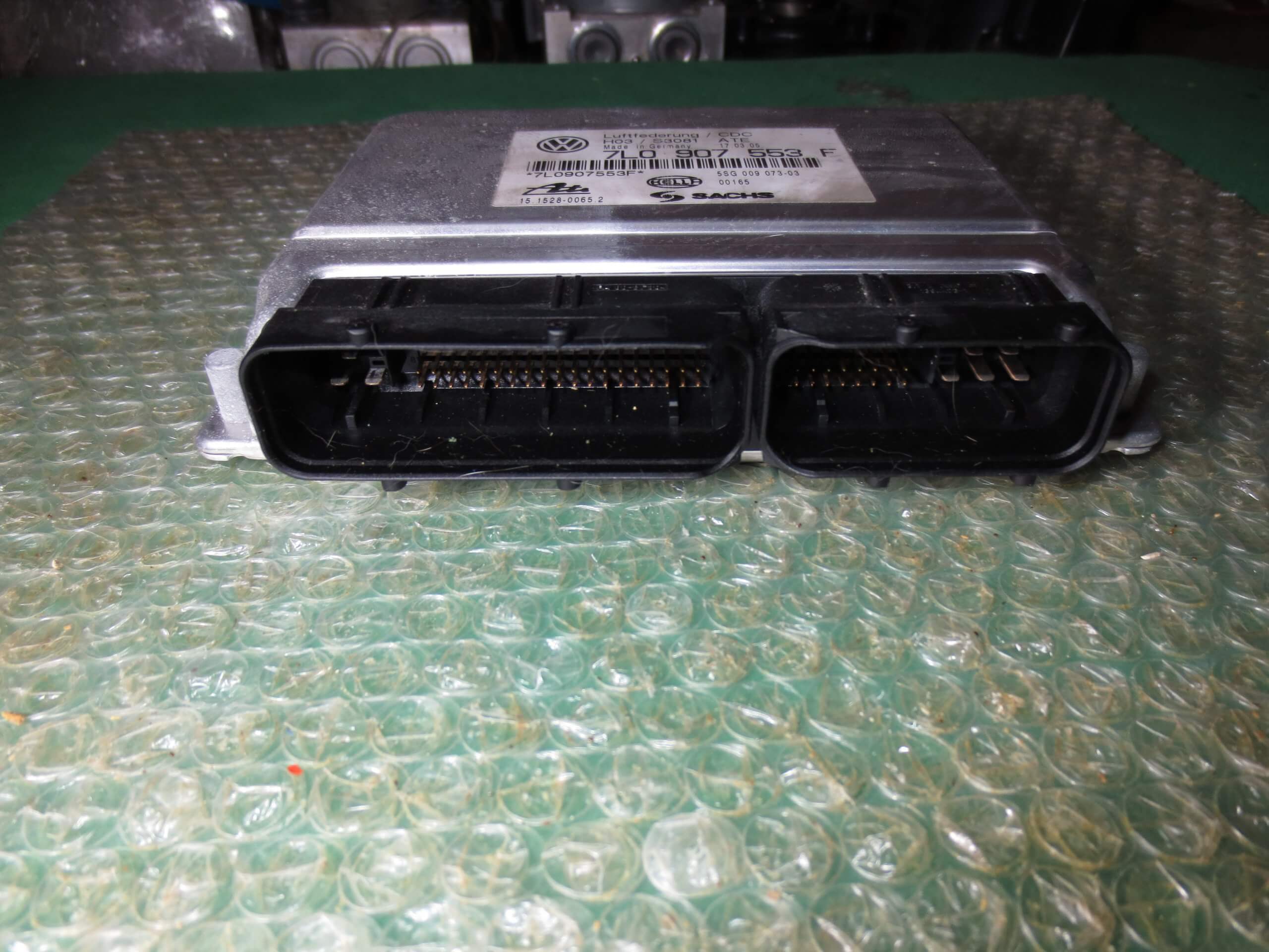 MODULO DE CONTROL DE SUSPENSION NEUMATICA 7L0907553F PORSCHE CAYENNE - VOLKSWAGEN TOUAREG (2002-2010) - Imagen 3