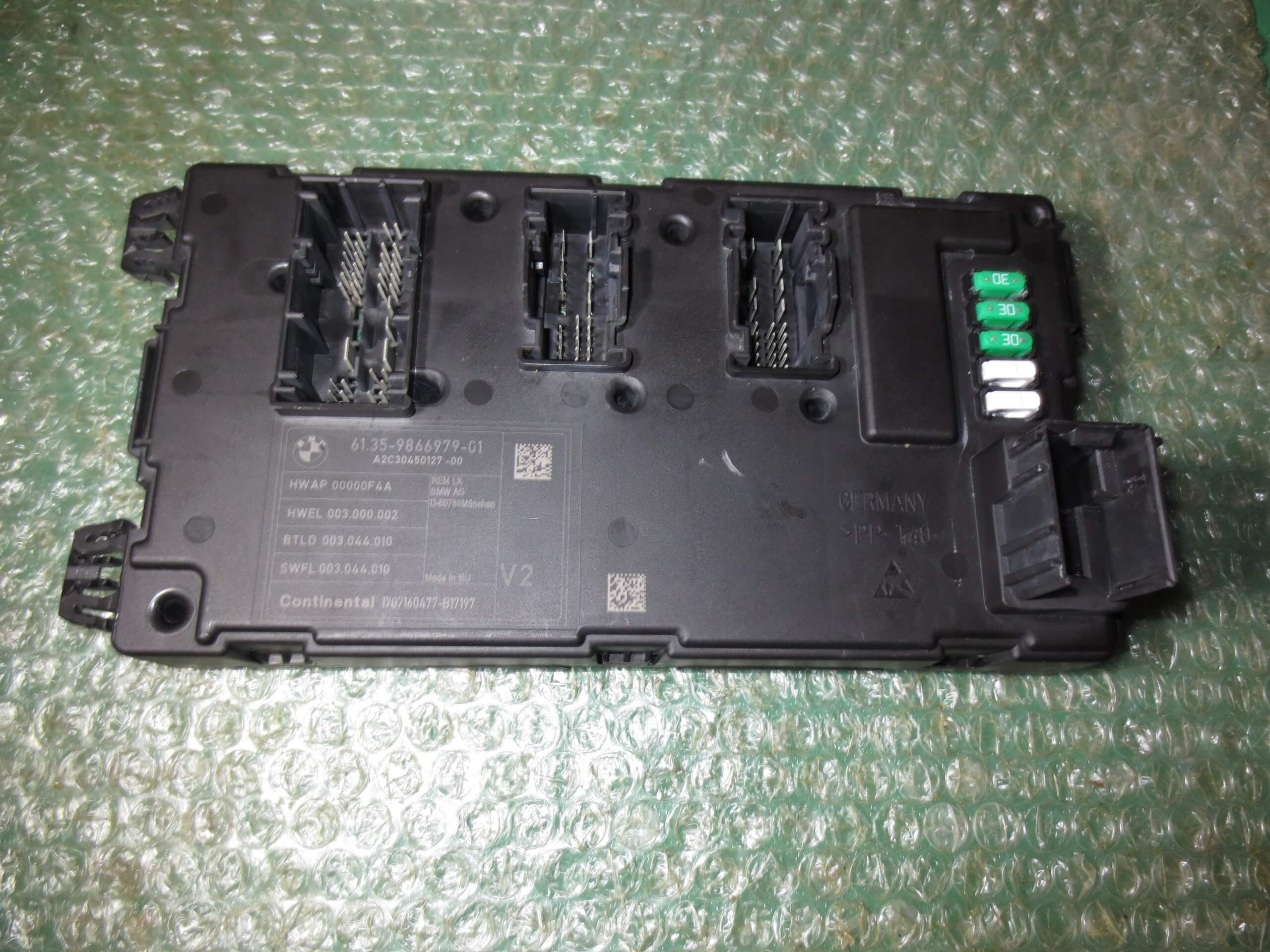 CAJA DE FUSIBLES TRASERA 61.35-9866979-01 BMW SERIE 3 (F30-F31) - BMW SERIE GT (F34) (2012-2019)