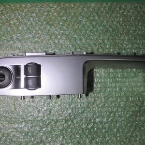 BOTONERA ELEVALUNAS DE PUERTA DEL CONDUCTOR 7M5T-14529-BA FORD FOCUS (2004-2010)