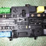 MODULO DE FUSIBLES BSM DEL MALETERO 94700786 (KB) - OPEL ASTRA H - OPEL ZAFIRA B (2004-2009)