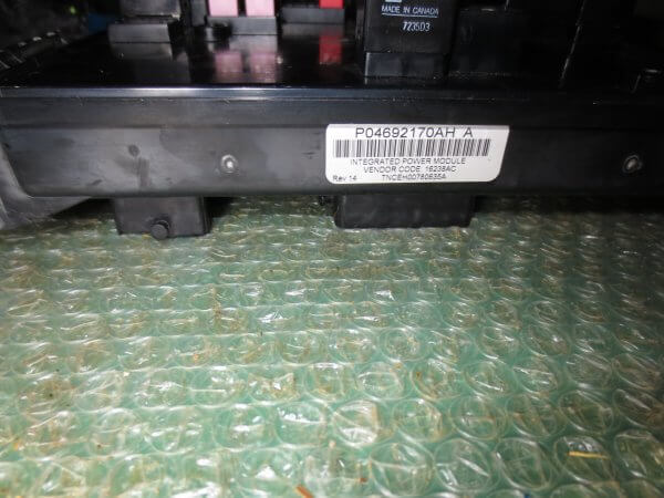 MDULO DE FUSIBLES BSM DEL MOTOR 04692170AH CHRYSLER 300C (2004-2010) - Imagen 2