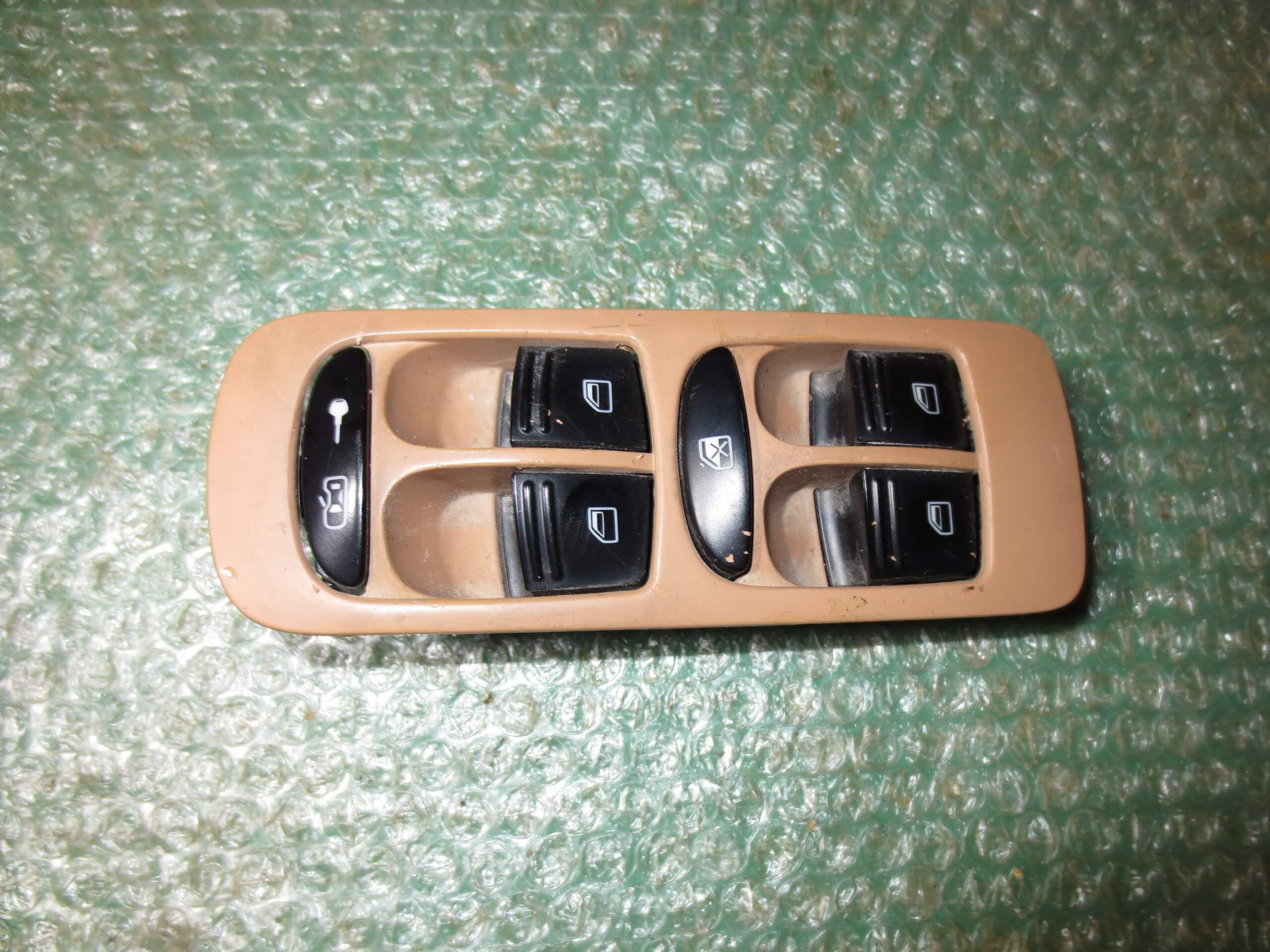 BOTONERA ELEVALUNAS DE PUERTA DEL CONDUCTOR 7L5959857A PORSCHE CAYENNE (2003-2010)