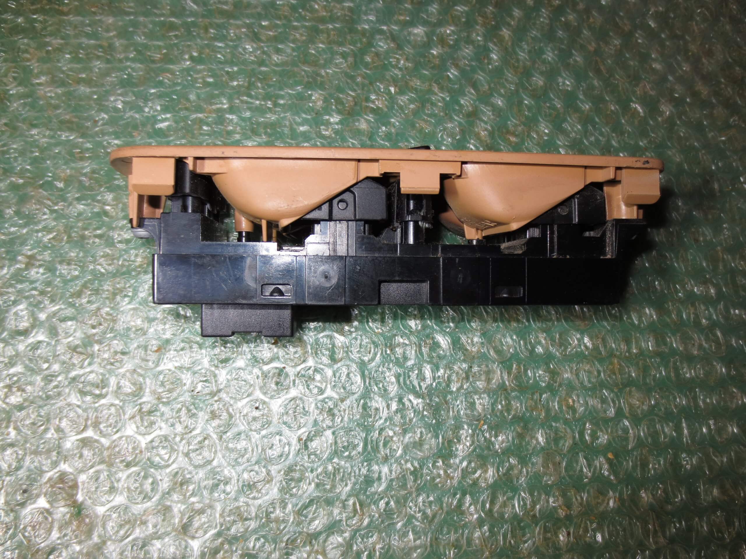 BOTONERA ELEVALUNAS DE PUERTA DEL CONDUCTOR 7L5959857A PORSCHE CAYENNE (2003-2010) - Imagen 3