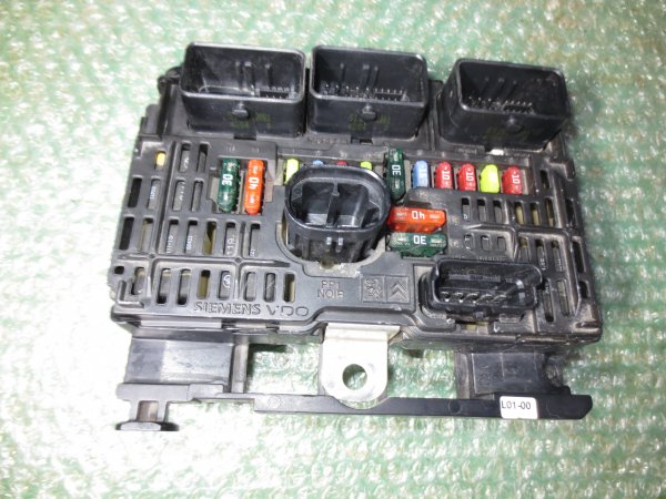 MODULO DE FUSIBLES BSM DEL MOTOR 9656086080 CITROEN C4 - CITROEN C5 II - PEUGEOT 407 (2004-2008)