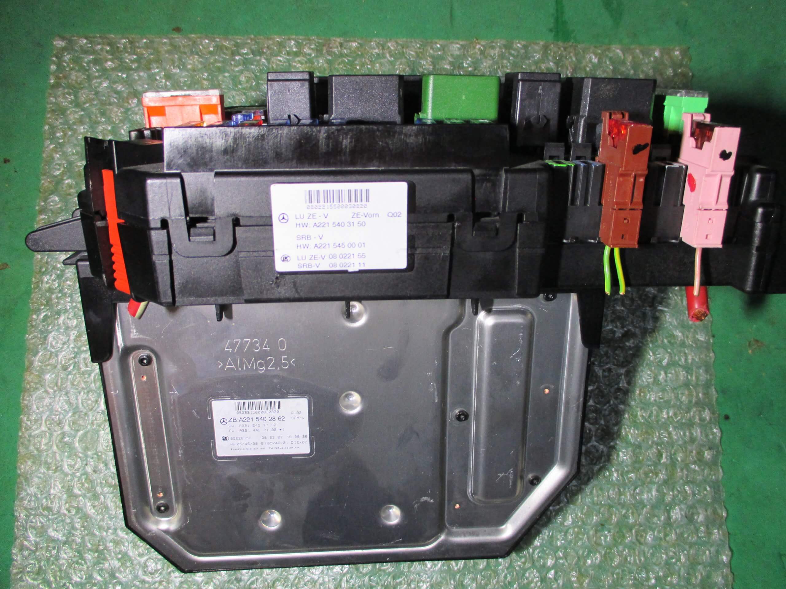 MODULO DE FUSIBLES SAM DELANTERO DEL MOTOR A2215403150 - A2215402862 MERCEDES BENZ CLASE S (W221) (2006-2013)