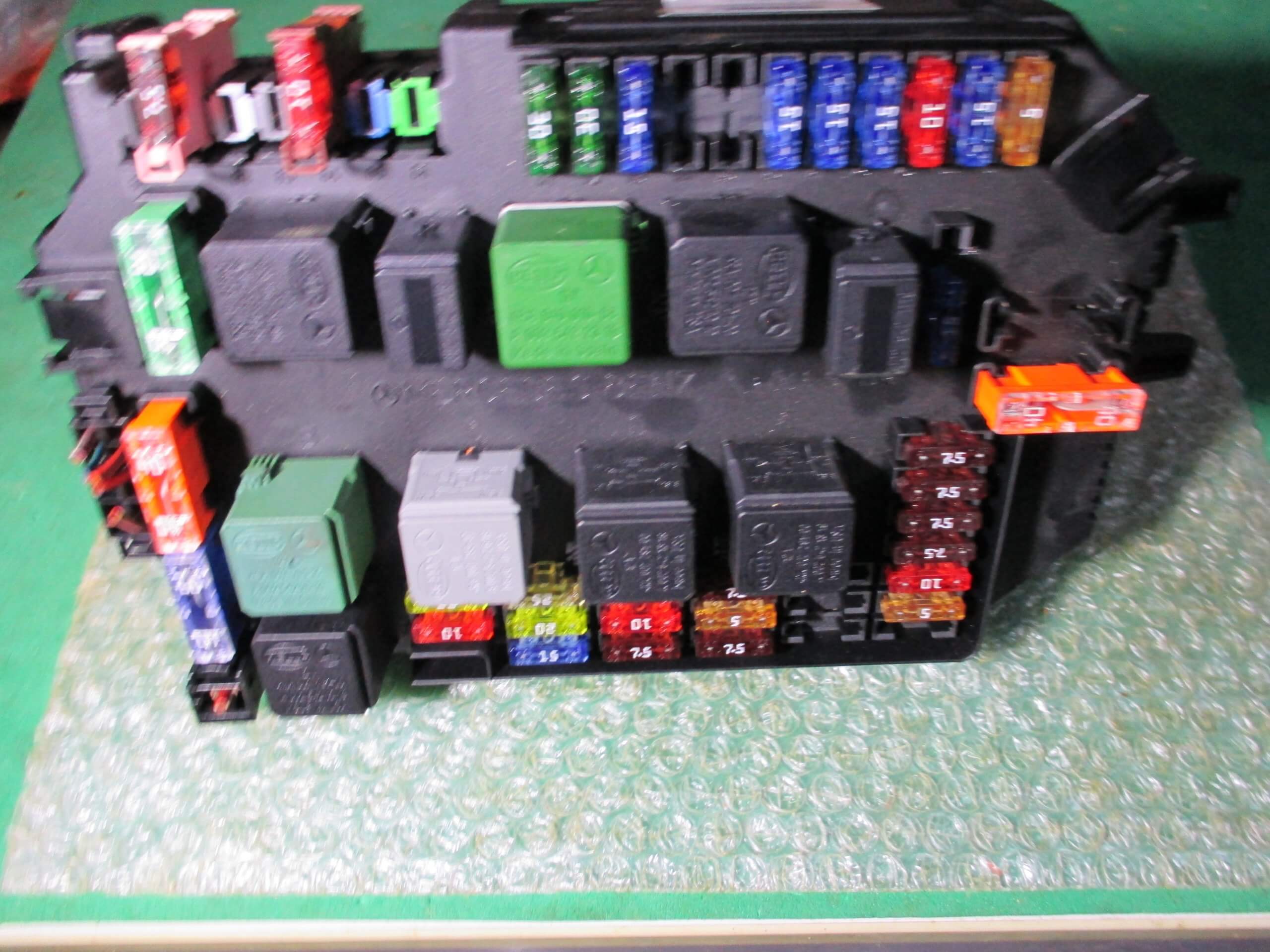 MODULO DE FUSIBLES SAM DELANTERO DEL MOTOR A2215403150 - A2215402862 MERCEDES BENZ CLASE S (W221) (2006-2013) - Imagen 3