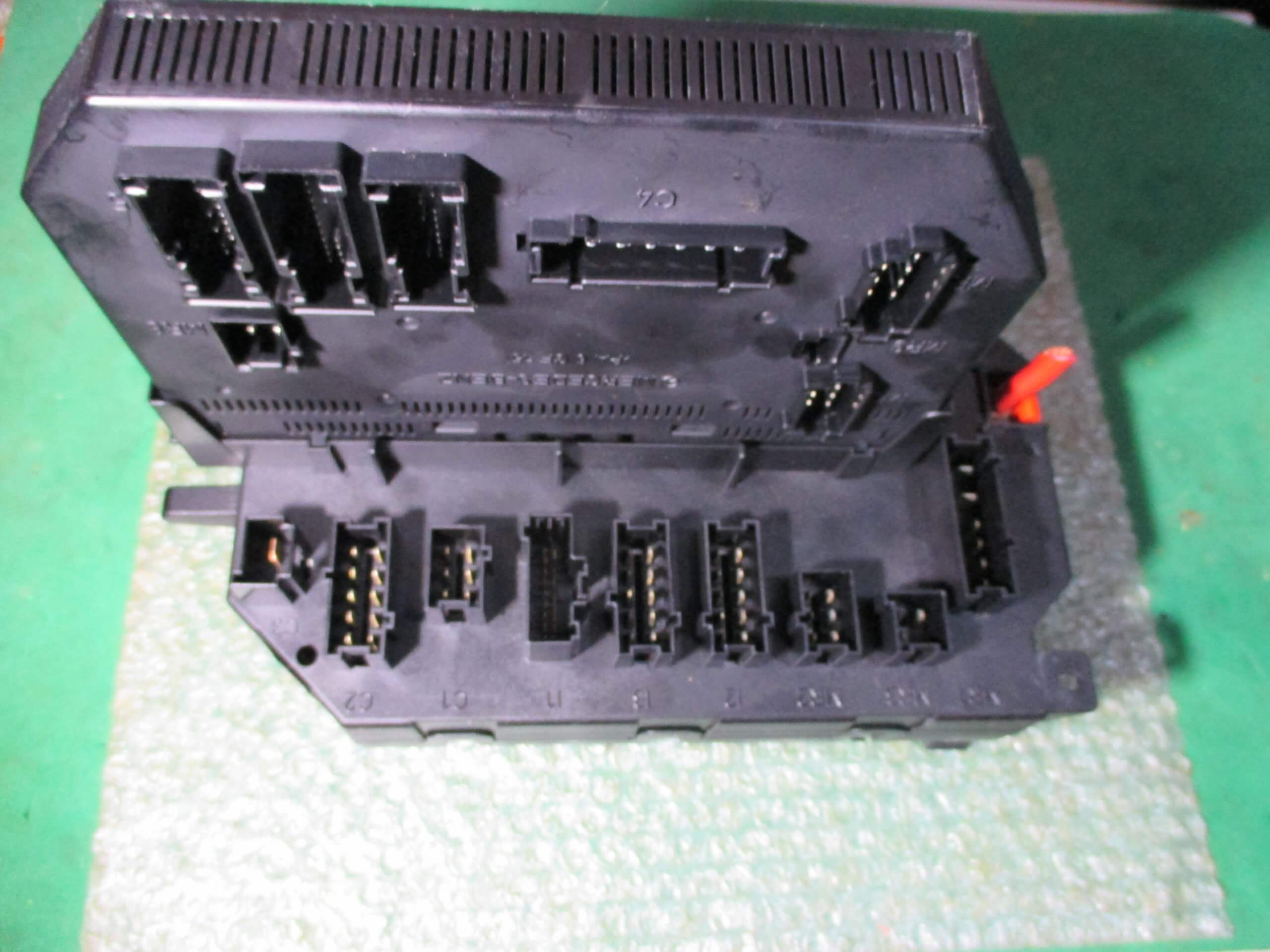 MODULO DE FUSIBLES SAM DELANTERO DEL MOTOR A2215403150 - A2215402862 MERCEDES BENZ CLASE S (W221) (2006-2013) - Imagen 2