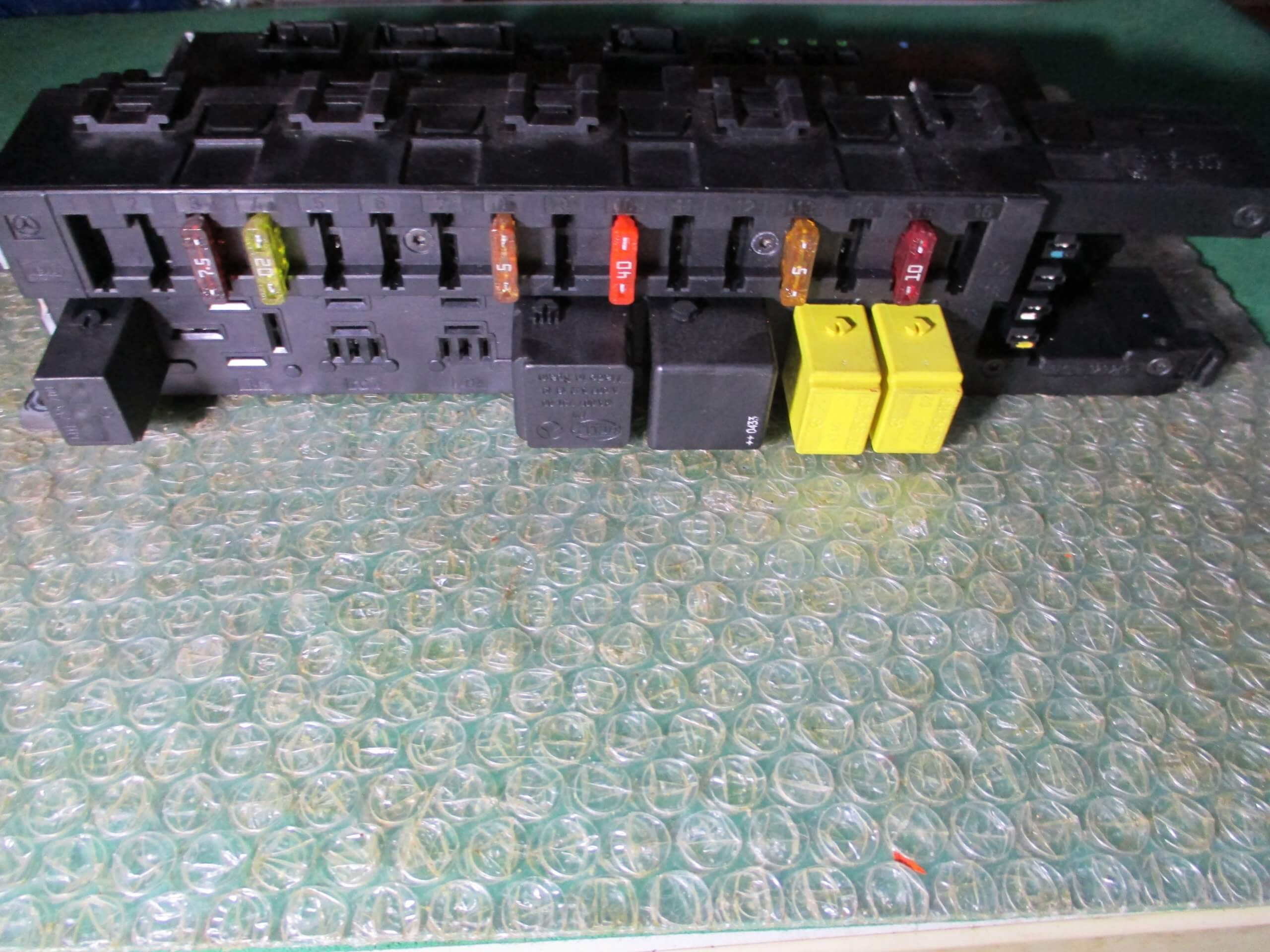 MODULO DE FUSIBLES SAM DEL MALETERO A1715450301 MERCEDES BENZ SLK (W171) (2004-2011) - Imagen 3