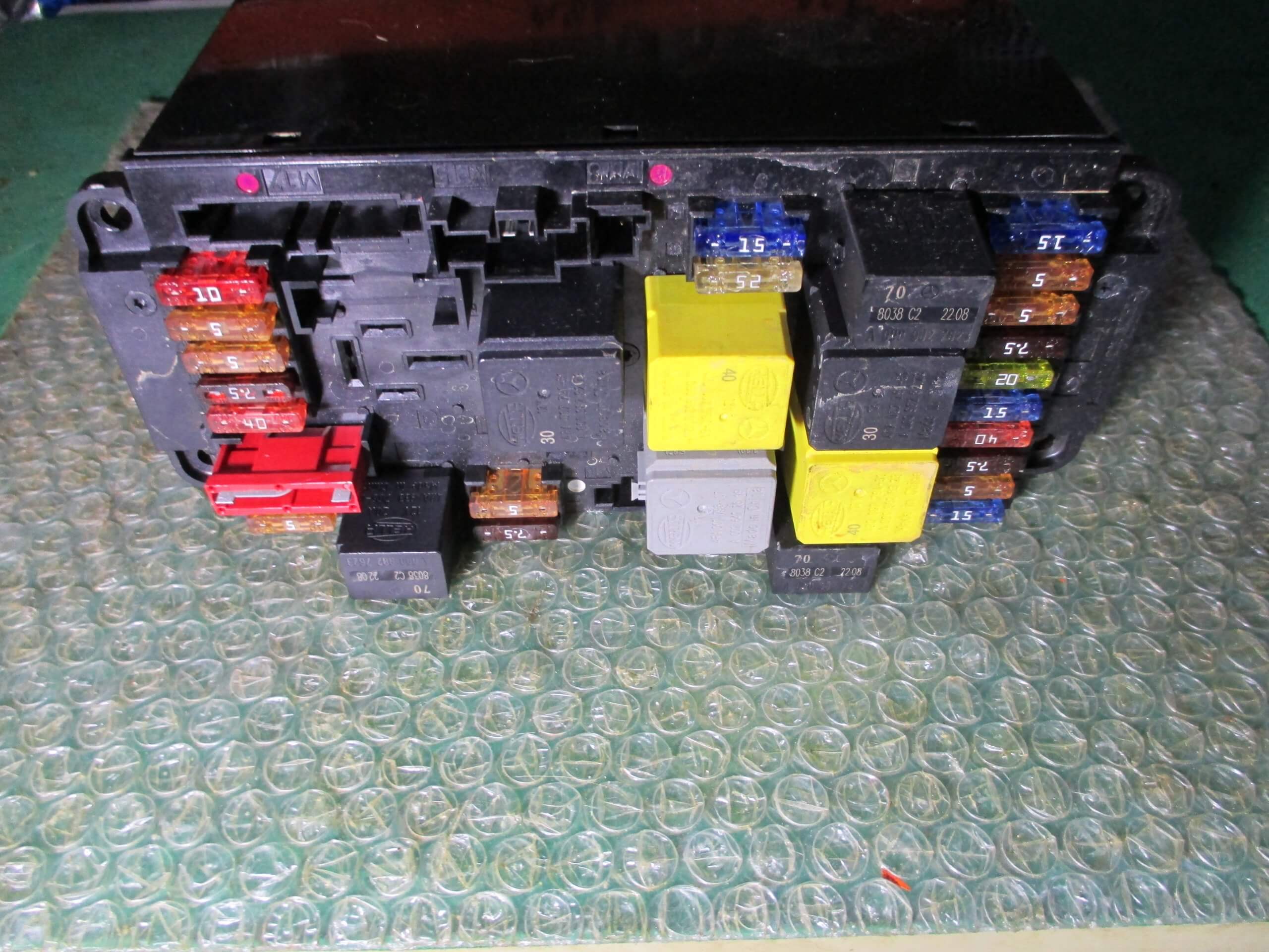 MODULO DE FUSIBLES SAM DEL MOTOR A1715451601 MERCEDES BENZ SLK (W171) (2004-2010) - Imagen 2