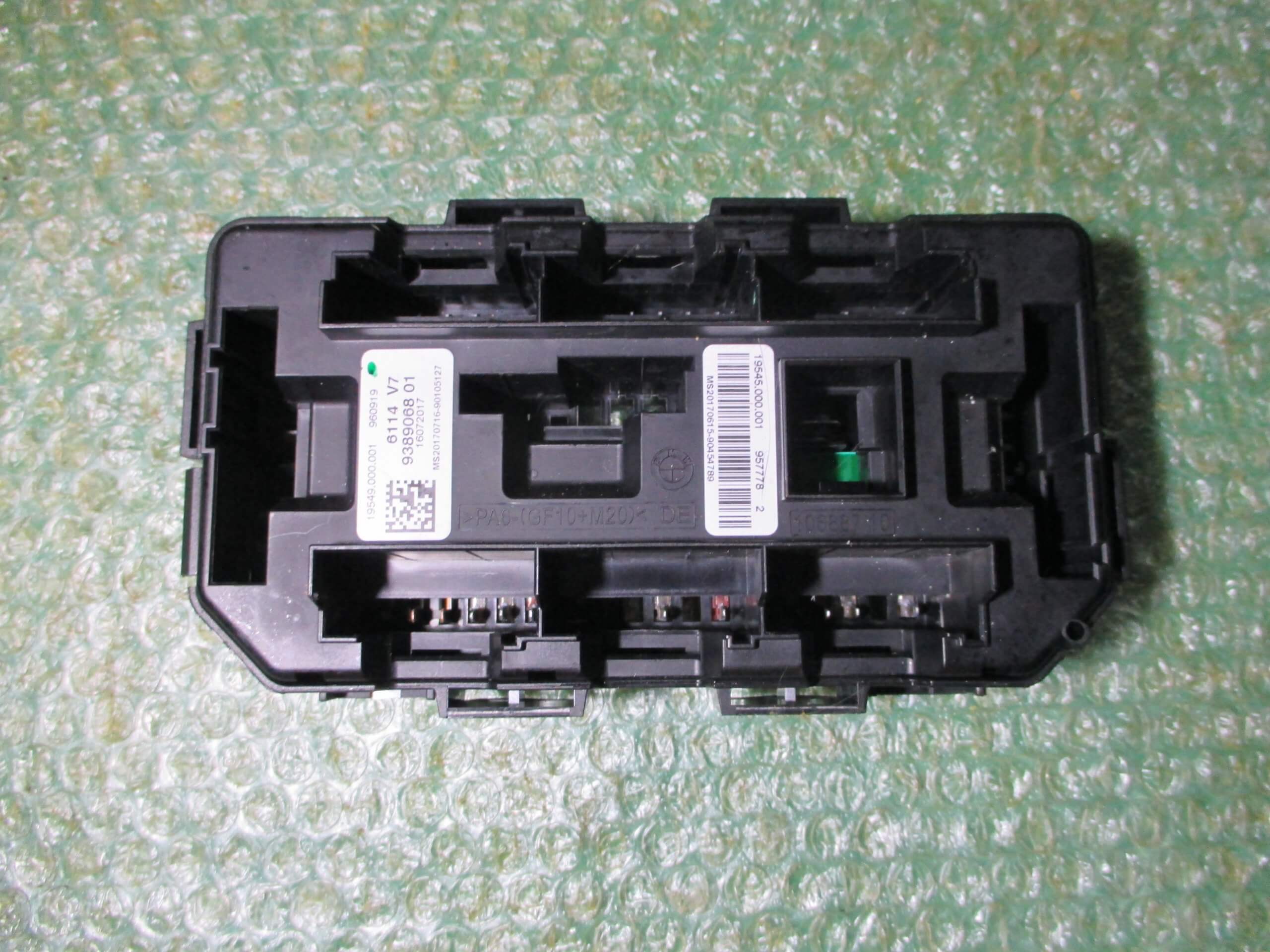 MODULO DE FUSIBLES BSM DEL MOTOR 61.14-9389068 BMW SERIE 3 (F30) - BMW SERIE 4 (F36) (2013-2018) - Imagen 2