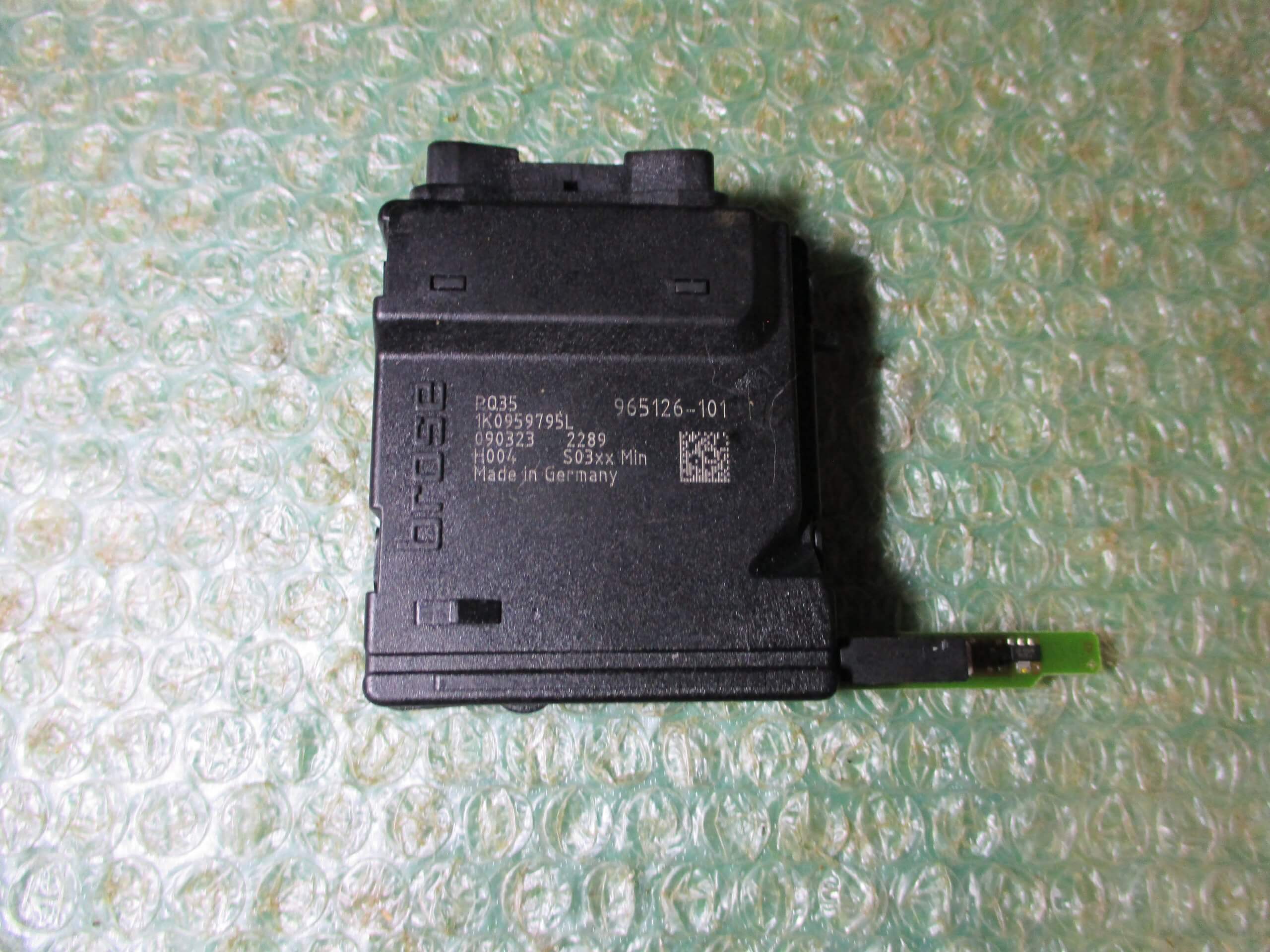 UNIDAD DE CONTROL ELEVALUNAS TRASERO IZQ. 965126-101 VOLKSWAGEN PASSAT (2008-2010)